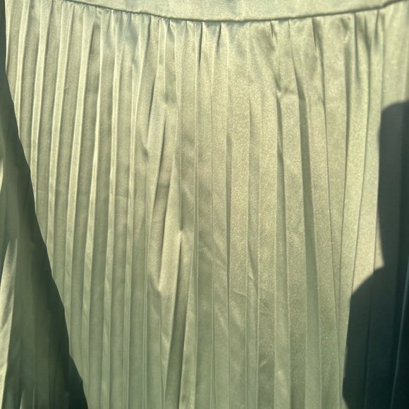 Lulus Totally Charming Sage Green Satin Pleated Halter Midi Dress L - Picture 12 of 16